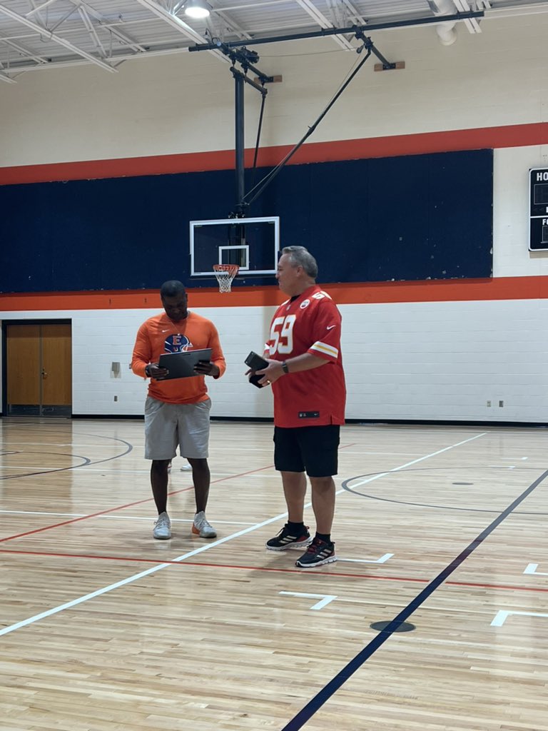 OEastAthletics's tweet photo. Congratulations Coach Porter on being named the NFL &amp; Chiefs Coach of the Week.  Thank you Gary Spani for presenting the award!!  Hawk Proud!!  @OEHawksFootball @OlatheEastHawks https://t.co/FOenQjhwaA
