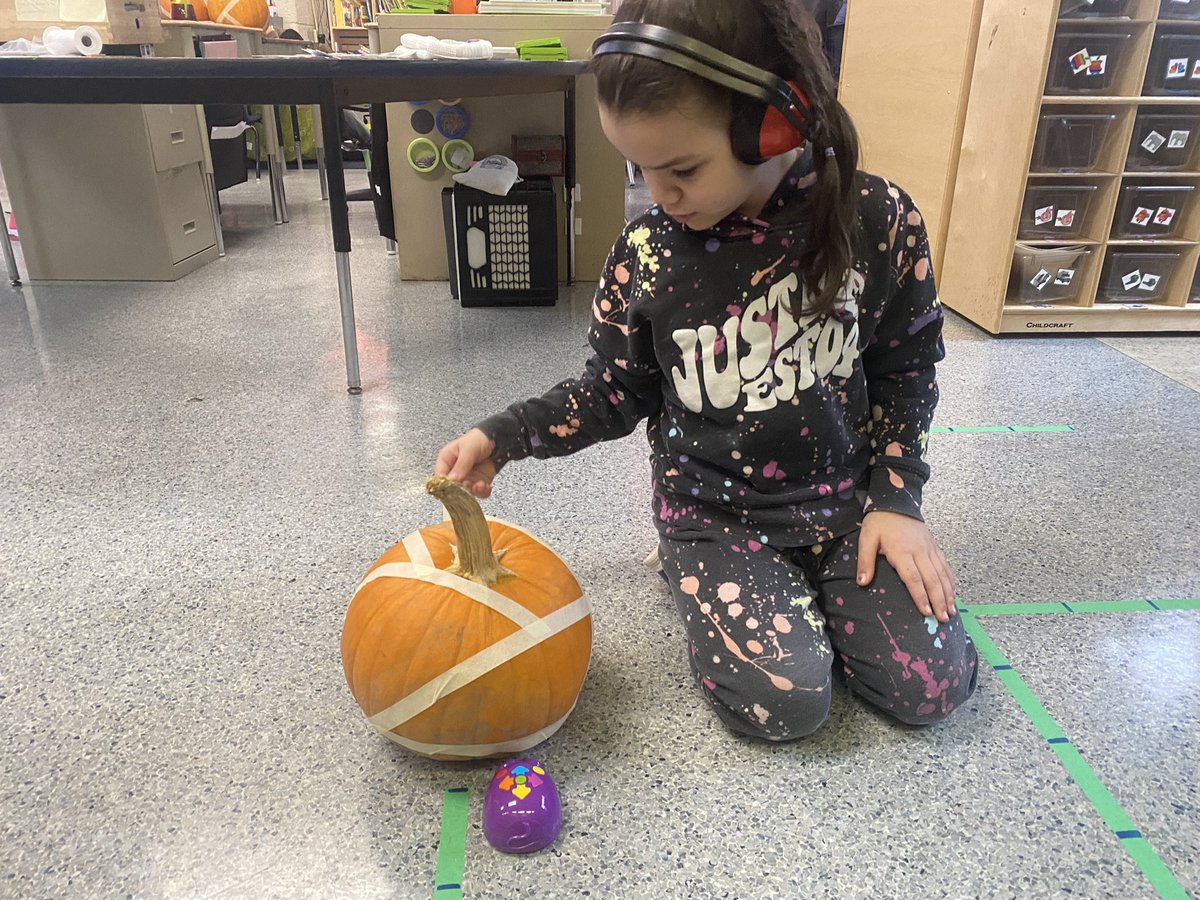 PrincessEGAINS's tweet photo. This friend took a #step by step #approach for her #HardToReach #pumpkin but her @LearningHandsOn #MouseBot got her what she wanted! #differentiated @MsRuggaber @MrsMoore119 @WinneyKelly @PEPanthers #GECDSBGains @gecdsbpro @Newtonjn13 @cmills_gecdsb @kathcollins67 @OnSpecEd https://t.co/hhvZnoQkiz