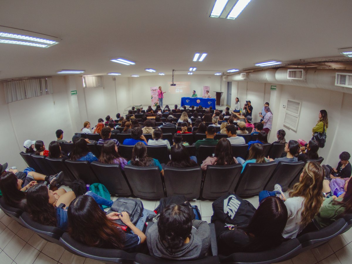 ContarnosMx's tweet photo. ¡Nos encantó que @leunamlc compartiera nuevas formas que los periodistas estamos aprendiendo para #contarnos historias!

¿Cómo ha ayudado el streamig a construir nuevas narrativas? ¿Cómo le entramos a eso desde la investigación? ¿Y los podcasts? 

Gracias, Meño por tu generosidad para compartir.