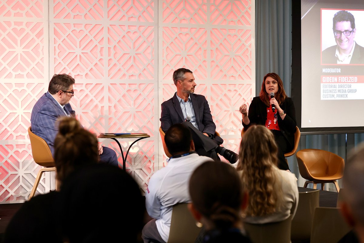 PRWeekUS's tweet photo. Raime Merriman of @Notified gives us guidance on the steps we can take to start using AI: 

"At the very top of the funnel when it comes to creating content is the ideation piece. It can help not only generate ideas, but also help you refine the ideas that you have". #PRDecoded https://t.co/HpmI2Euslb