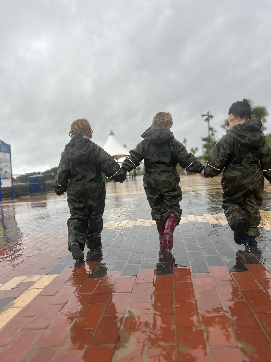 AnnamariaBevan's tweet photo. Beach school... where the coast is used as a platform for a whole new learning experience, where children develop a natural sense of curiosity, where they investigate, explore and problem solve and where a joyful approach to learning so evident! Beach school @the_ECCC https://t.co/VPFvBB8YHm