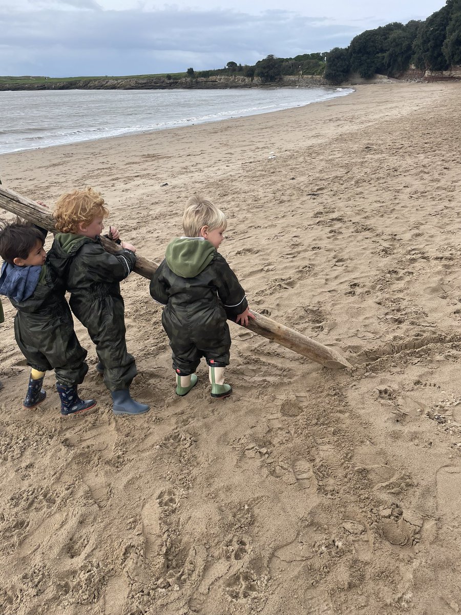 AnnamariaBevan's tweet photo. Beach school... where the coast is used as a platform for a whole new learning experience, where children develop a natural sense of curiosity, where they investigate, explore and problem solve and where a joyful approach to learning so evident! Beach school @the_ECCC https://t.co/VPFvBB8YHm