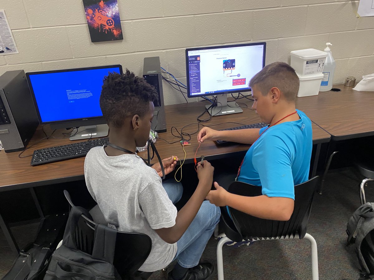 ⁦<a href="/WMSSTEM_23/">WMS STEM</a>⁩ students in Mr. Crump’s ⁦<a href="/PLTWorg/">Project Lead The Way</a>⁩ Computer Science for Makers and Innovators are programming their microbits to use pressure sensors today ⁦<a href="/HumbleISD_WMS/">Woodcreek Middle</a>⁩ ⁦<a href="/HumbleISD/">Humble ISD</a>⁩