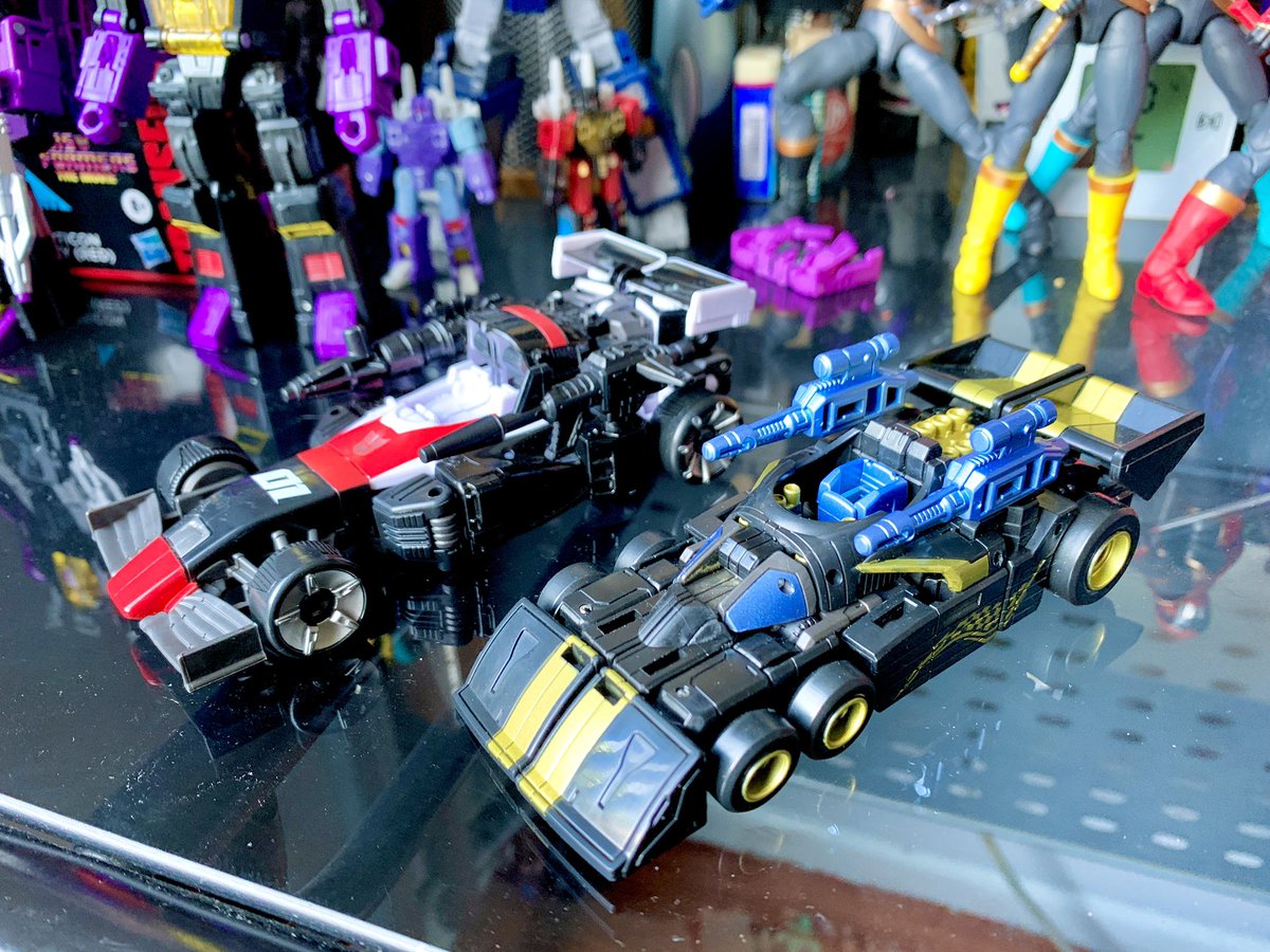 Velocitron crasher and shadowstrip! Never thought I’d have these as they never made it to my Walmarts! Ross coming in clutch with these exclusives!! 

#transformers