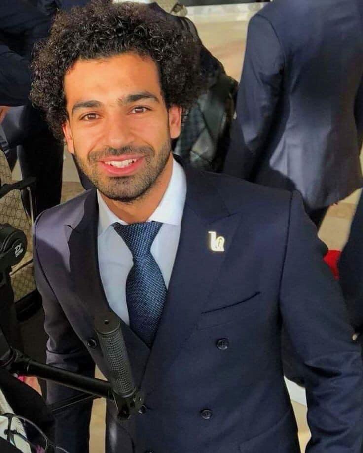 ده محمد صلاح 
وظيفتة: لاعب كورة قدم 
وفلسطين مش هتتحرر لو نزل عنها حاجه 
وشكرا...