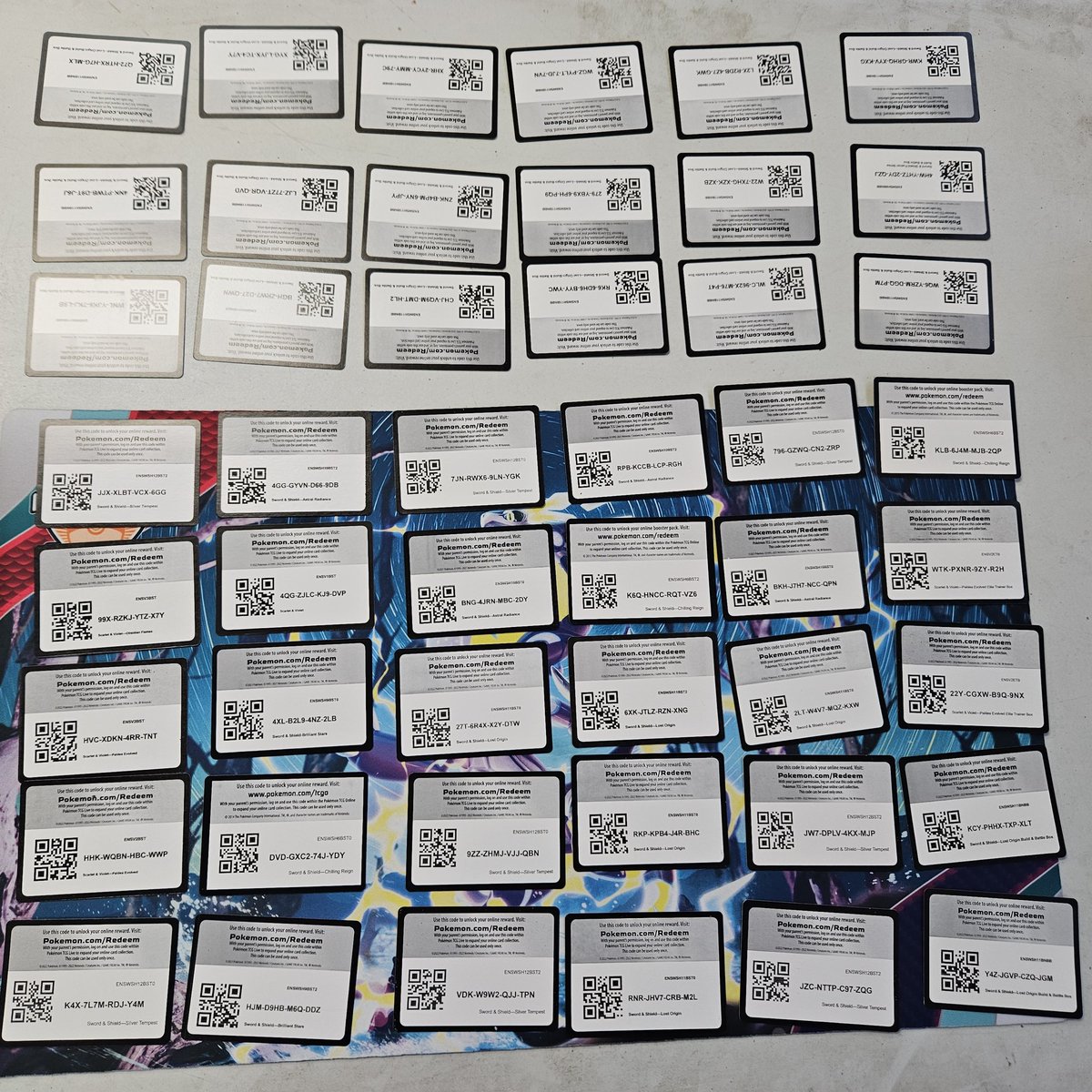 ThreeKingsLoot's tweet image. Free #PokemonTCGOCodes.
Good luck and have fun! 

We will be posting more Pokemon &amp;amp; MTG codes cause we are hitting 500 followers. 🥳

#Pokemon #PokemonTCGO #PokemonOnline #PokemonTCG #PokemonScarletViolet    #PokemonTradingcardGame #PokemonCardGame #PokemonCodes #PokemonCards