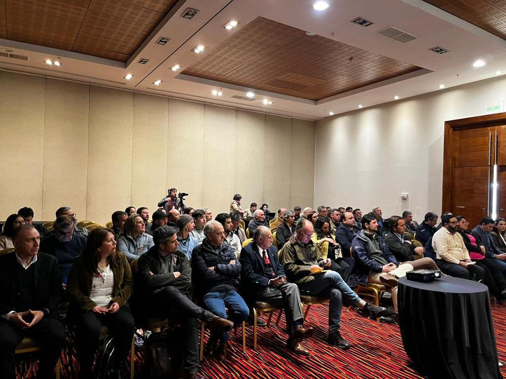 sandovalplaza's tweet photo. Esta semana, como oficina parlamentaria, participamos en seminario, organizada por #Ogana, sobre la realidad económica y los desafíos del sector agropecuario a nivel regional, tema muy relevante para Aysen. @patricioUlloaG @7_omunoz https://t.co/VlgZayaEQ8