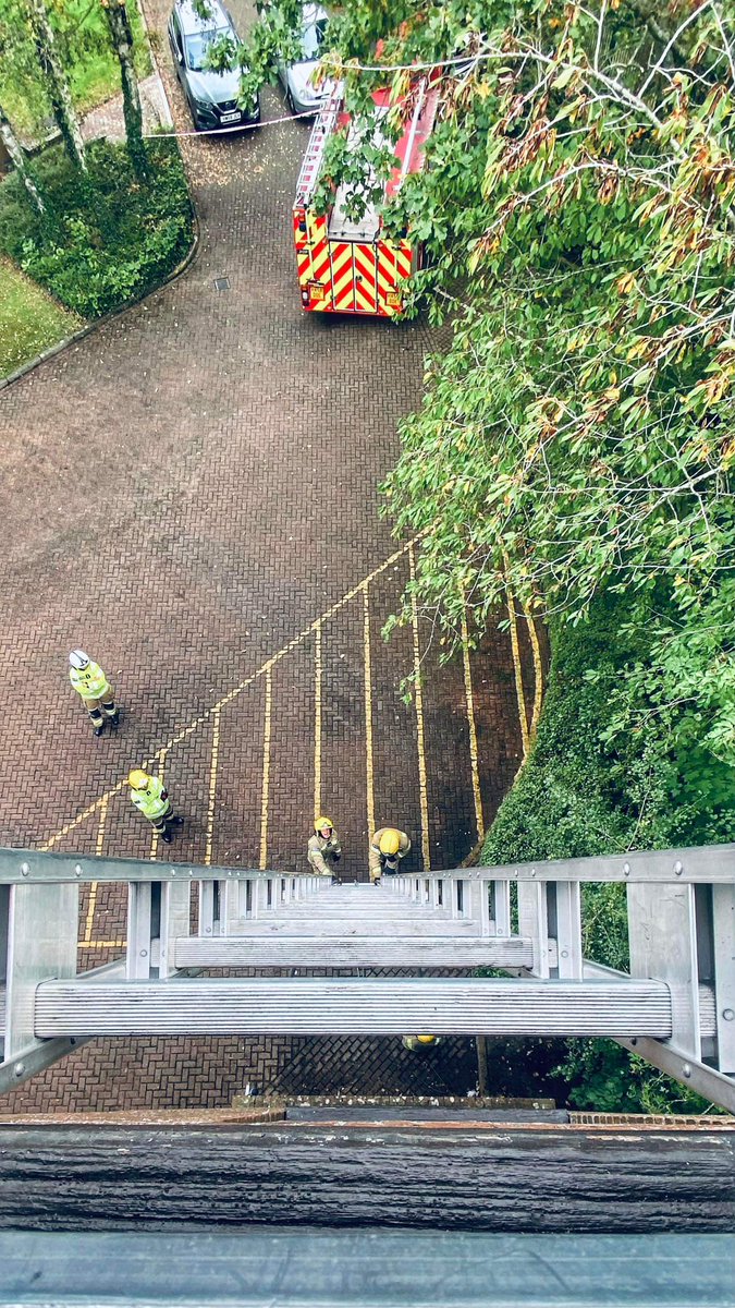 Plumbley11's tweet photo. SM sign off drills today for our first @HIWFRS_LandD group based Initial acquisition core skills course. Keep learning and developing all, see you on the big one! πππ» Also, Really amazing to see the hard work pay off from @River_D_83 #ValuesChampion #OnCall #TopTeam #WellDone https://t.co/ypj9XHR7Ou