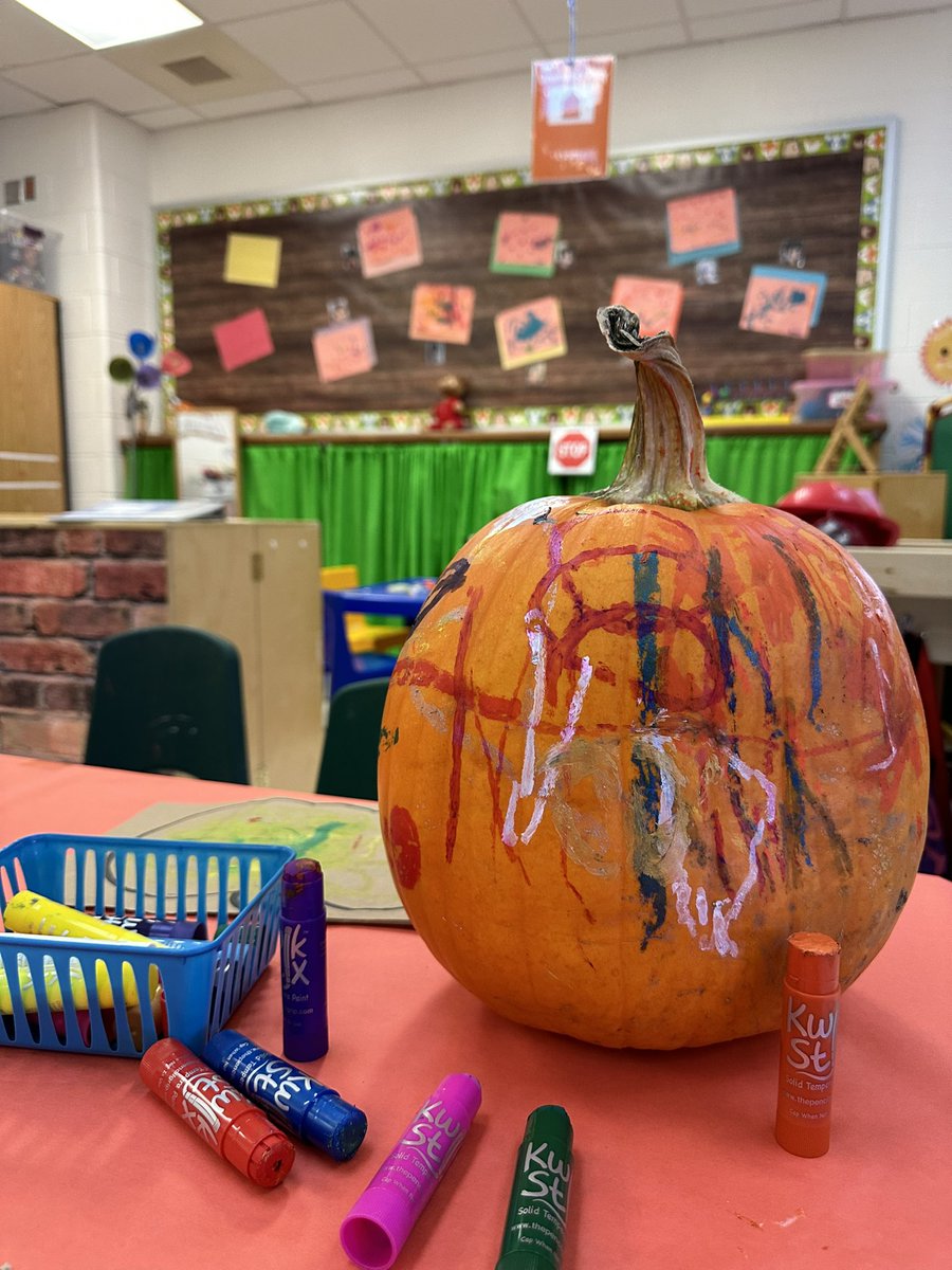 Our class loves painting pumpkins with Kwik stix🎃🎨

#art #preschool #earlychildhood #SpecialEducation #pumpkin #kwikstix