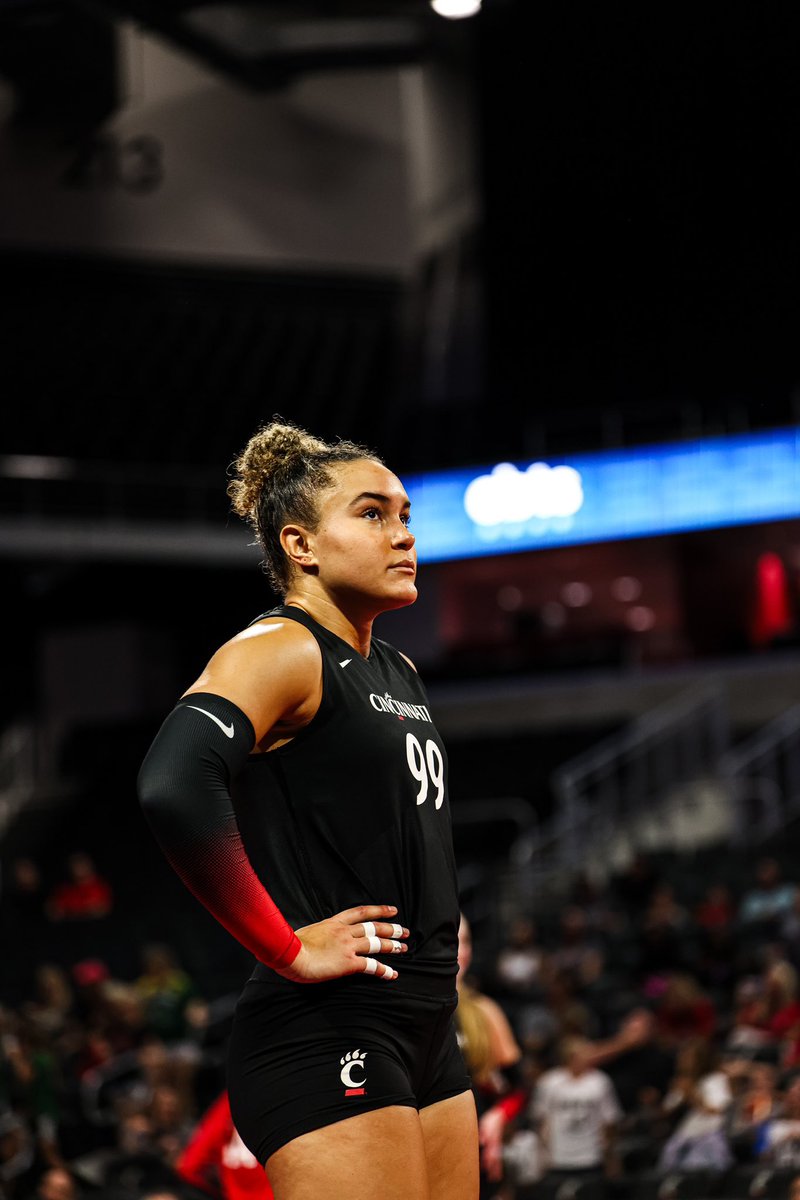 shotbycara's tweet photo. lil bit of volleyball through my lens https://t.co/G8BAYRMw0A