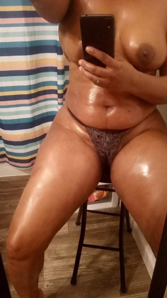 CAPATAINBLACK8's tweet photo. Who old lady is this she got that bomb-ass pussy https://t.co/QfR5Ufytpn