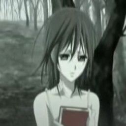 estaba hablando con mi amigo no sé de que pero hubo un momento que yo le dije en broma que yo no sabía cuando callarme y me respondió TOTALMENTE nunca podré ser la chica misteriosa si soy una bocina andante