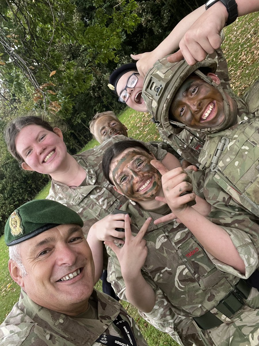 CcfTorquay's tweet photo. Saluting the dedication of the Army Engagement Team.π©οΈπΉ Our Army and RAF young leaders are shaping the future with discipline, teamwork, and unwavering spirit. π¬π§πββοΈπ #RAFCadets #ArmyCadets #ArmyEngagementTeam https://t.co/iUc2dZ4iVu