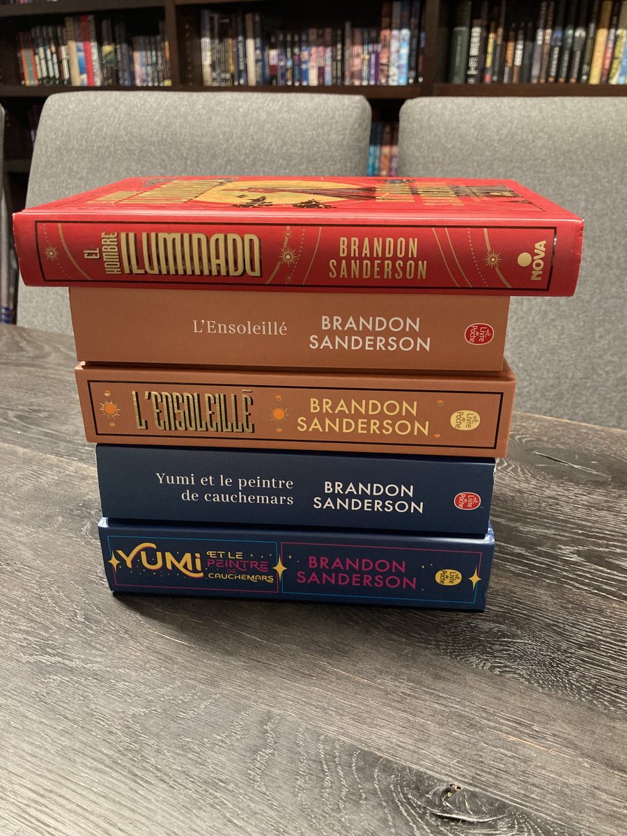 Today we're featuring gorgeous foreign editions of @BrandSanderson's Secret Projects! Check out what's new in the thread below 👇🧵📚