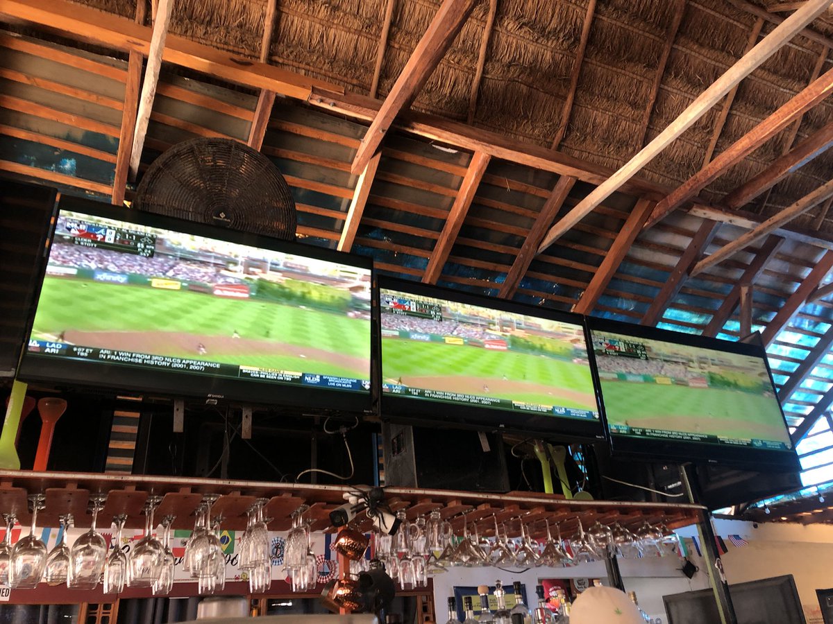 melvinExalumno's tweet photo. Pedí el juego de los @Phillies … lo pusieron en todos los tv 📺…🙌🏾💪🏾😎😂😂😂 https://t.co/4V0bFlOBNa