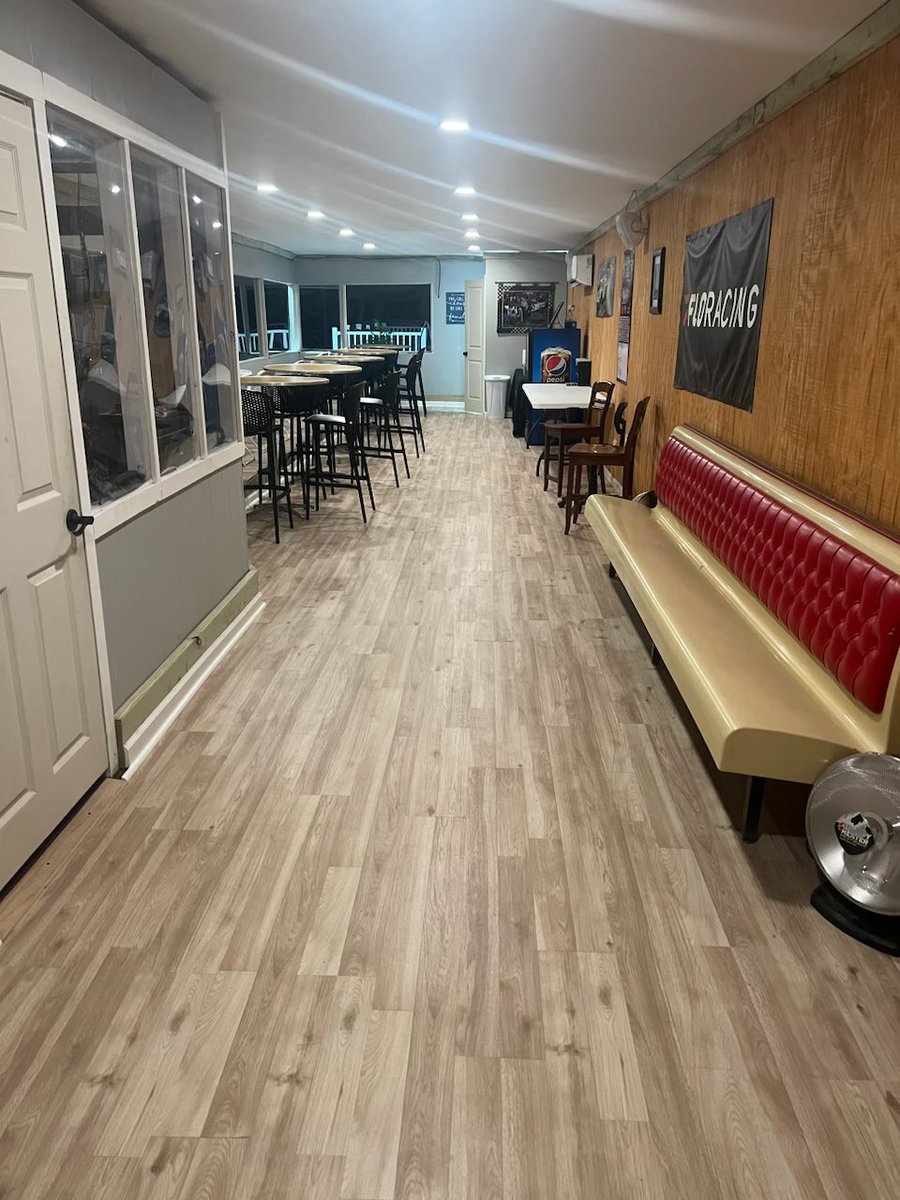DaleJr's tweet photo. With the South Carolina 400 coming up I got a text from @FlorenceMSpdwy showing me their newly renovated suites. Pretty awesome to constantly see this local short track always improving. They are a proud member of NASCAR’s @AdvanceAuto Weekly Series and it shows. https://t.co/M9oLzAWVTT