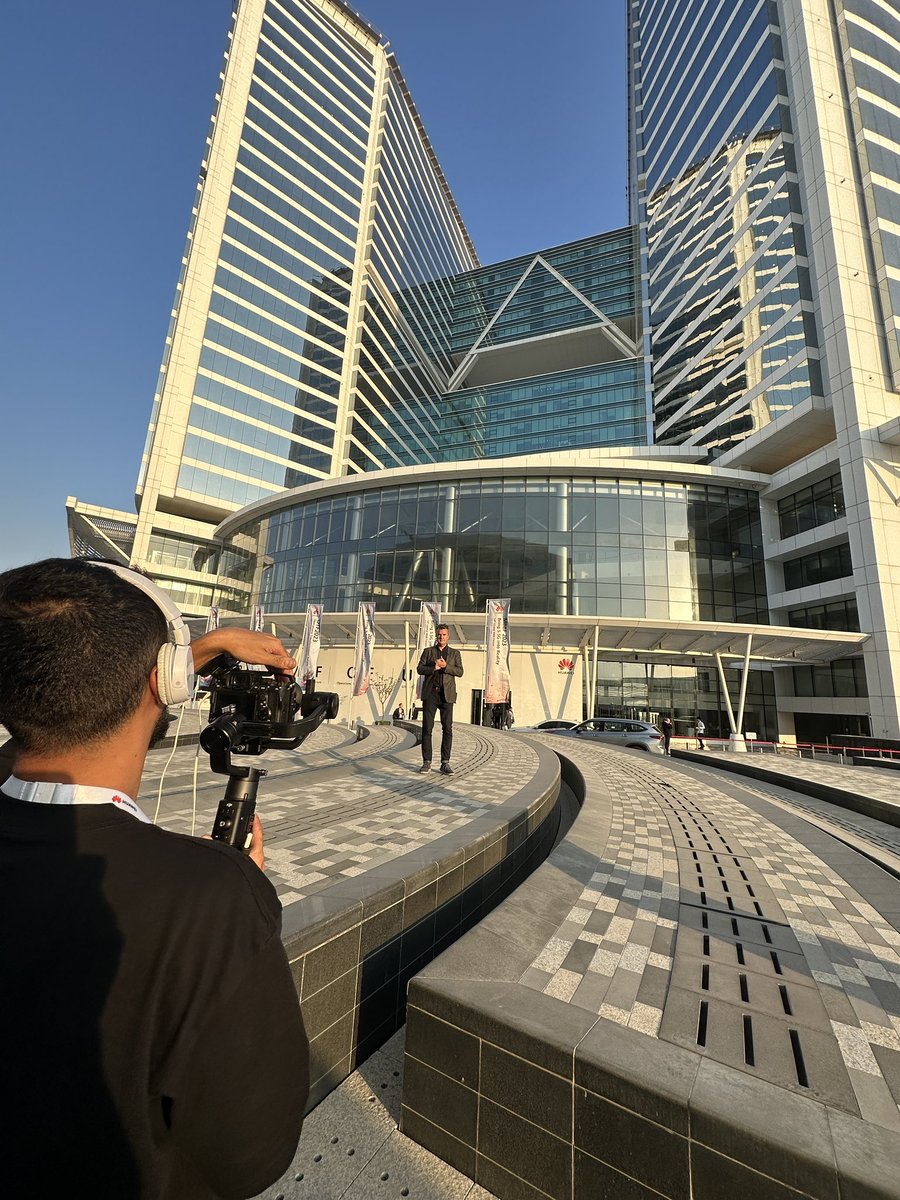 SiTemps's tweet photo. Global Mobile Broadband Forum - Dubai, day 3
Working for @MoonshineProdUK & @smartdigitaltv
#Freelancer #freelancerlife #cameraoperator #videoeditor #freelancevideo #videoproduction #setlife #Dubai #ItsSoHot #videography #freelanceeditor #videoeditor #fcp #finalcutpro https://t.co/jVR4OBmy4G