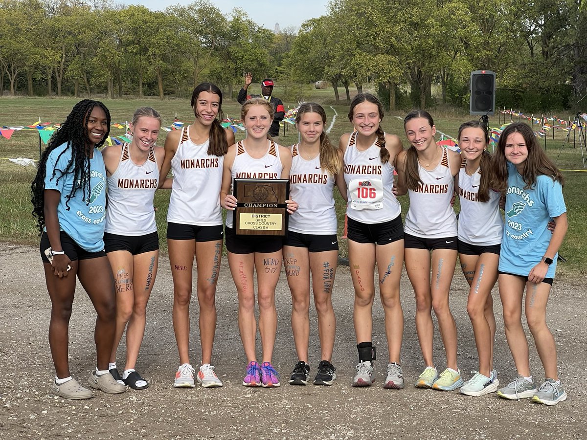 MonarchXC's tweet photo. 🥇Congratulations 🏆to our Girls XC Team who were crowned District A-4 Champions today in Lincoln! https://t.co/PElCa9hGnX