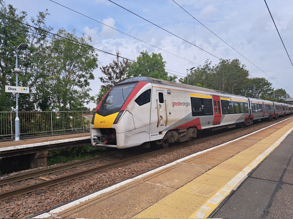 danthetrainman's tweet image. Nice afternoon seeing some @greateranglia trains at Diss. #class745 #class755 #photography #ukrailscene