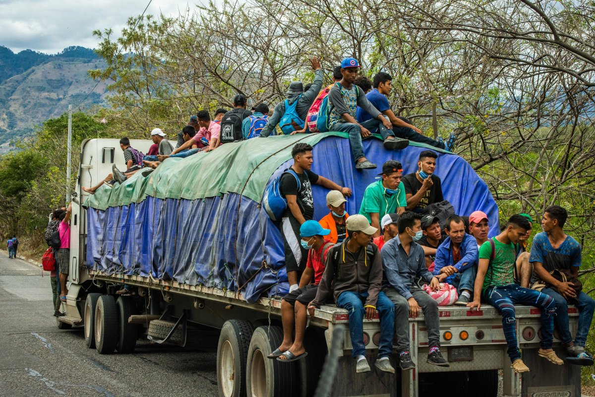 OIMGuatemala's tweet photo. 🚨 Hemos lanzado un llamamiento para movilizar los fondos necesarios y responder a las necesidades humanitarias y de protección más urgentes para personas migrantes que transitan por el país. #FlashAppeal
Conoce el plan y el appeal completo aquí 👉https://t.co/FOHABvfD68 https://t.co/oKxfC81oZz