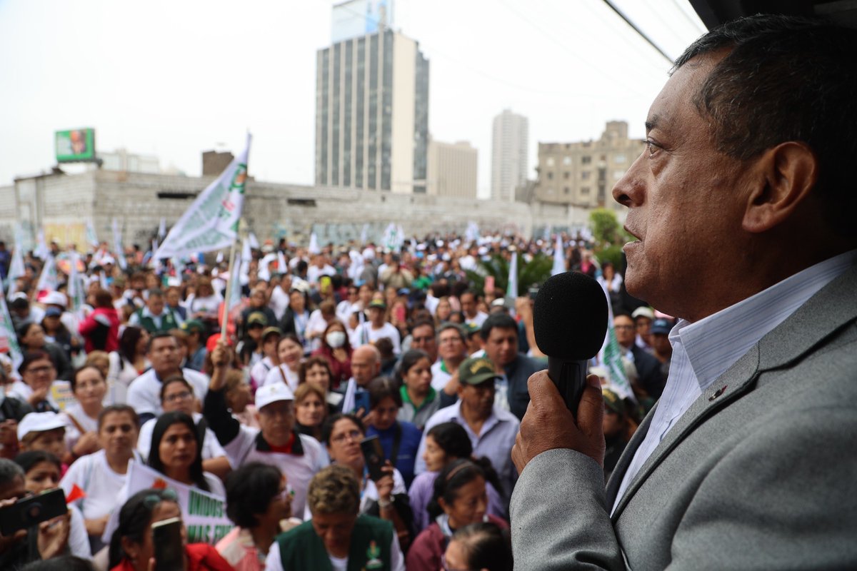 FedCut's tweet photo. #HuelgaNacional2023 El día de hoy después de una jornada de Lucha. P. E  de EsSalud María Elena Aguilar  recibirá a Secretario General FEDCUT Wilfredo Ponce Castro con una comisión. Dándose un receso a la asamblea  
 Unidos somos más fuertes !!! #Fedcut  #ULTIMOMINUTO https://t.co/giWz6lmxTD