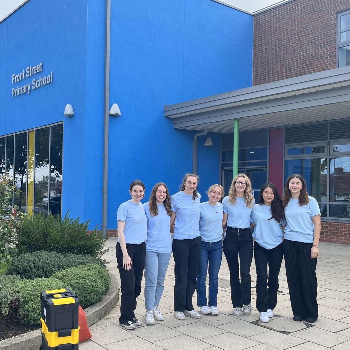 Our volunteers and the kids at front street primary school had a fantastic morning discussing all things teeth! 🦷