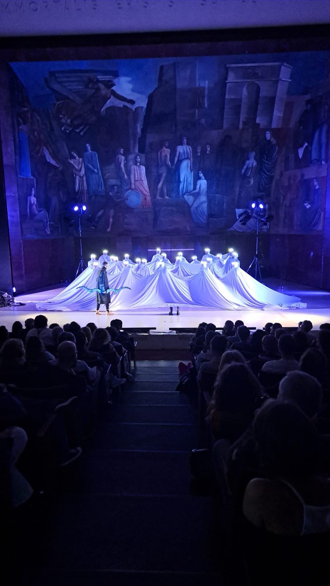 SapienzaRoma's tweet photo. 📸🎭 Gli #studentiSapienza di Theatron portano in scena #Filottete di Sofocle
Buona la prima per la nuova rappresentazione, frutto del lavoro dei laboratori di traduzione e messa in scena del progetto Theatron-Teatro Antico alla Sapienza
#fotoSapienzadelgiorno #teatroSapienza https://t.co/IRBbRQKNq6