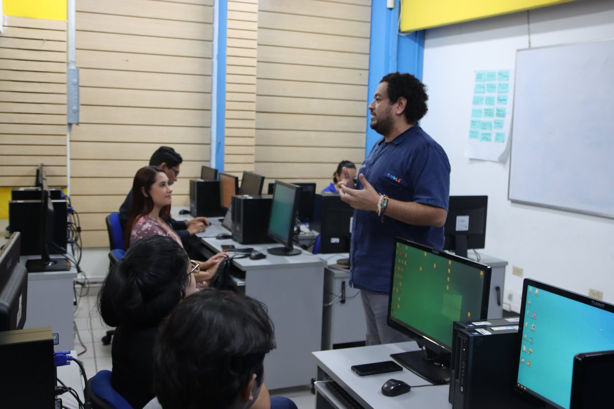 CONEXION_SV's tweet photo. ¡El Programa de Formación de Liderazgo Estratégico Municipal ya está en marcha! En esta iniciativa de ESIAP de @VCPresidenciaSV junto a @imj_sansalvador, capacitaremos a jóvenes líderes comunitarios en habilidades digitales.

Lee más sobre el programa👇 https://t.co/8sSYBau5FV https://t.co/3EgjdFj4vK