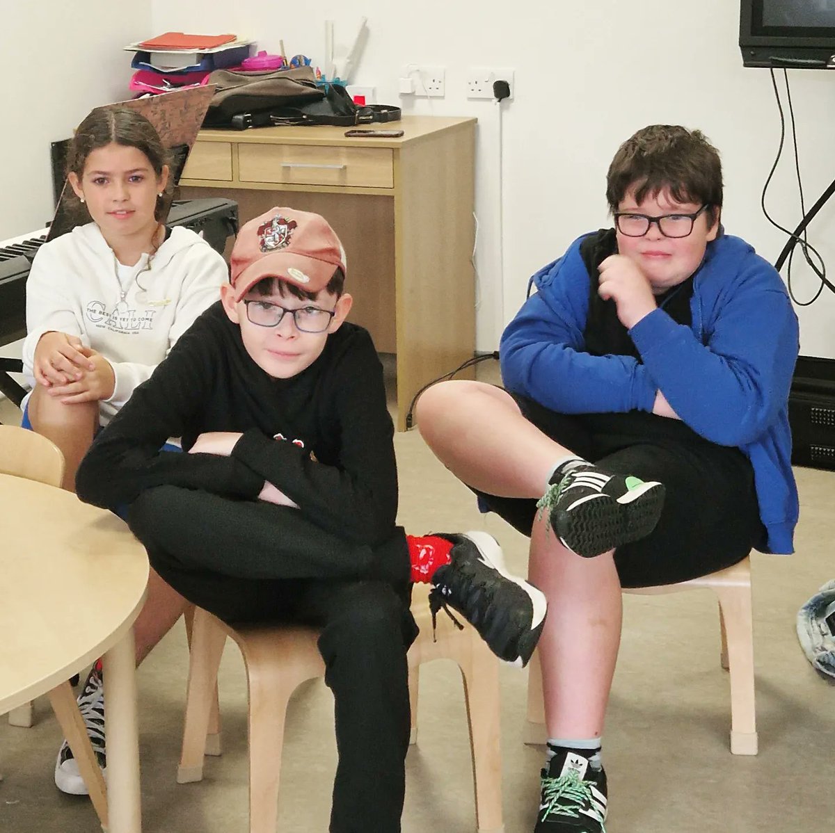 theirisayr's tweet photo. Concentration faces on when our characters took the hot seat @sacred_heartps Filmmaking Session today,so much imagination in this class❤️🎬🎥🎭
#theirisayr #irisscreenacademy #filmmakingworkshops #filmmakingforyoungpeople #filmeducation #buildingconfidencewithdrama #girvan https://t.co/DBDRmq7IJC