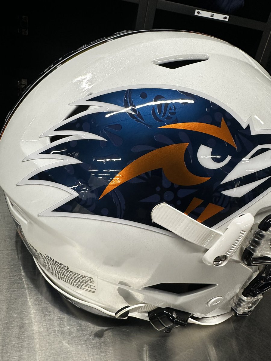 UNISWAG's tweet photo. Special Hispanic Heritage helmets this week for @UTSAFTBL 

#uniswag https://t.co/OYZBr5Q3Fe