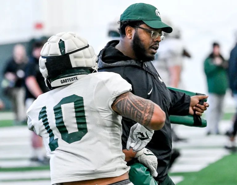 imightbepop's tweet photo. The most underrated & crucial move of the Seahawks offseason? Signing Brandon Jordan as our pass rush specialist. 

Under his coaching, our sack numbers have gone from 6 in 2022 to 16 in 2023 through our first 4 games, with several players experiencing breakouts/resurgences, including Boye Mafe, Mario Edwards Jr, and Jarran Reed.

#Seahawks