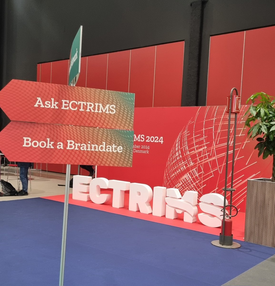 First day at <a href="/ECTRIMS/">ECTRIMS</a> #MSMilan2023 with the best company. My highlights were the treatment strategies for elderly, #PIRA and the AI session. No field is evolving this fast! 🧠🔥