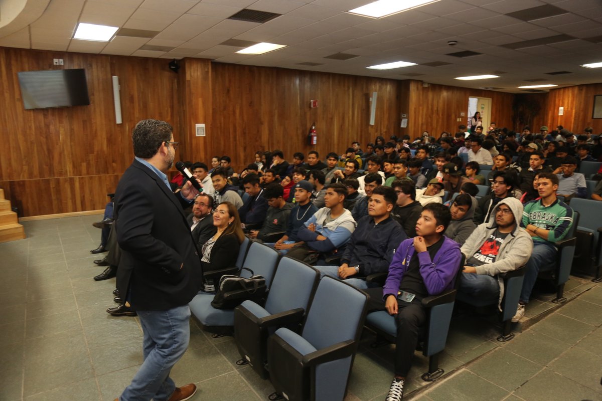 UTTorreon's tweet photo. Se presentó a nuestros estudiantes la conferencia Erradicar la Corrupción, un Compromiso de Todos, impartida por @jesusflom, fiscal Especializado en Delitos por Hechos de Corrupción, a quien nuestro rector Carlos Centeno Aranda dio la bienvenida. https://t.co/aAsHfRsJMx https://t.co/iTFwImG90T