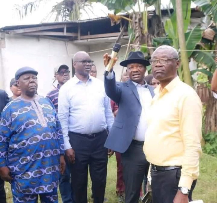 mr_teide's tweet photo. Delta commences remedial works on Old Umutu-Eku road 
Delta State Government, Monday, commenced remedial works on the old Umutu/ Eku Road in Ukwuani and Ethiope East Local Government Areas of the state to provide alternative to the deplorable federal road
#Sheriffwilldomore https://t.co/mSl0DsThh5