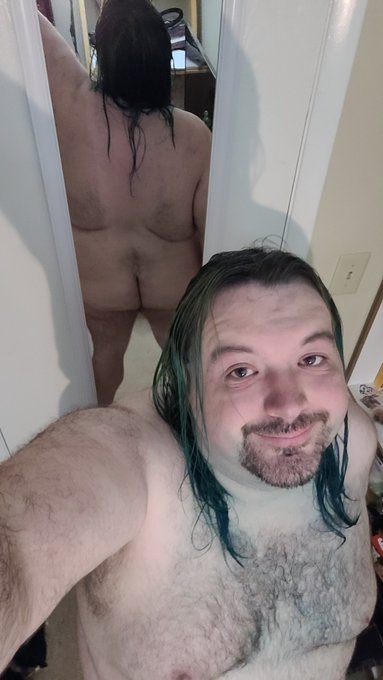 Freshly dyed hair for my birthday! 🥳 https://t.co/04noZXIDgW