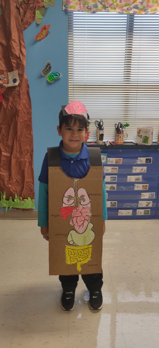 dallasschools's tweet photo. ππ Inside the Classroom: Students at @WHESEaglesπ©ββοΈπ¨ββοΈare making learning about anatomy fun! Instead of worksheets students dressed up as doctors and delved into the organs and systems in the body, honing in on teamwork and communication skills. #teachbeyondthetest https://t.co/1zs3ZjmiRp