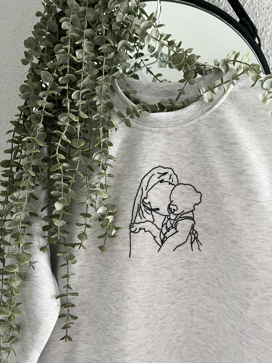 SheilaaCG07's tweet photo. ✨¿Quieres hacer un regalo único y especial? ✨
Bordo a mano la silueta de tu foto favorita 🥰 ¡te encantará! 
PD: me ayudarías mucho con un rt 😊 ¡mil gracias! 🤍 https://t.co/Ind4oVKjjT