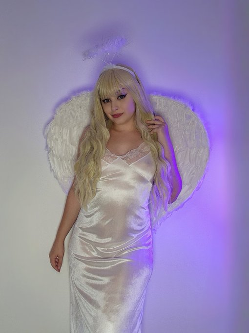 Which would you pick? 😇😈 https://t.co/dUtBNazUQm