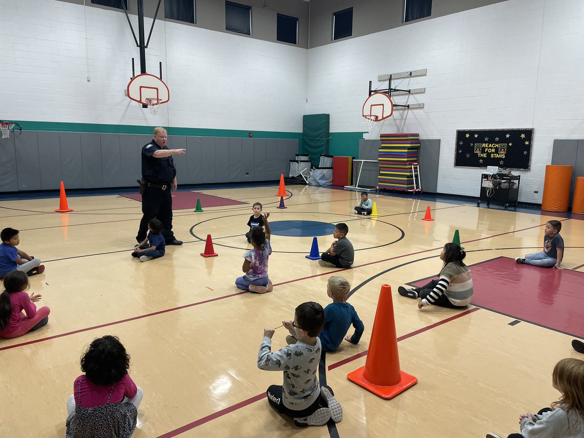 BoPhillips10's tweet photo. We had our first guest today for Project CLAWS or Community Leaders Active With Students. Thank you Officer Ted Malek from @EGVPD He shared his role as a community leader and then assisted in our activity today. TY. #D59PE #ProjectCLAWS #community #ReachForTheStars @D59SaltCreek https://t.co/R2H5O63ZDj