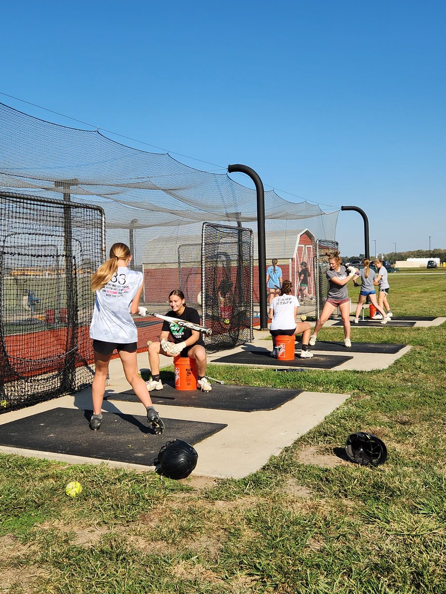 ofhs_softball's tweet photo. Putting the work in 💪getting ready for the first District game tomorrow! https://t.co/H8axrx5dJd