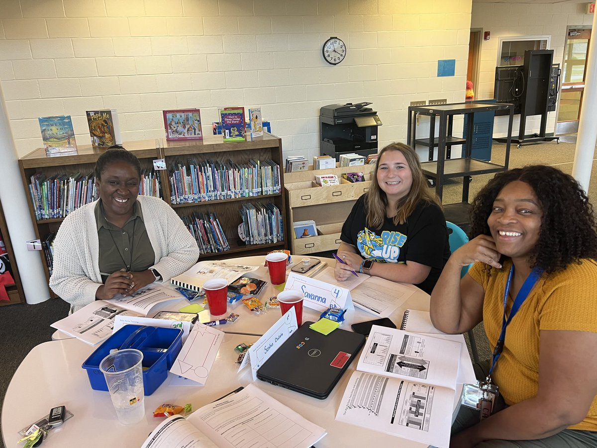 LIPEELE's tweet photo. Love seeing our teachers learning and growing in the profession! Data Teams training in action at @ClydeErwinElem this afternoon! So impressed with our @TeachWithGlobal international teachers and all the knowledge they bring to the table!! #LeadershipMatters #ocsglobal https://t.co/we3aQDKD8k