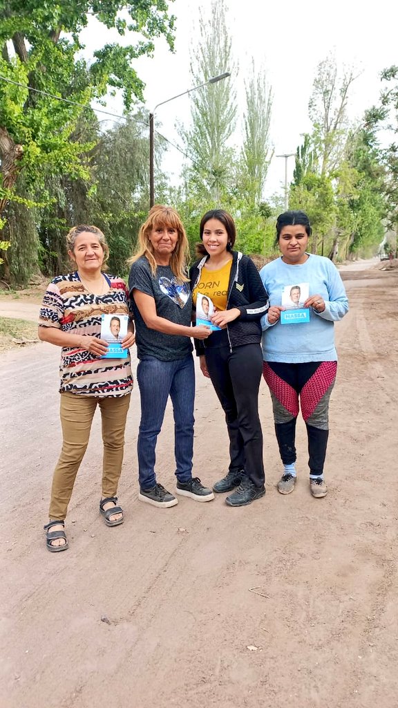 HRubenCuello's tweet photo. #ElCentral #SanMartin Casa x casa, vecino x vecino, escuchando a nuestra gente, q la está pasando mal, porque queremos un país con trabajo, producción y desarrollo y no con especulación financiera. 
Vamos a seguir militando haciéndonos cargo para que @SergioMassa sea Presidente https://t.co/QXaUqFCzmZ