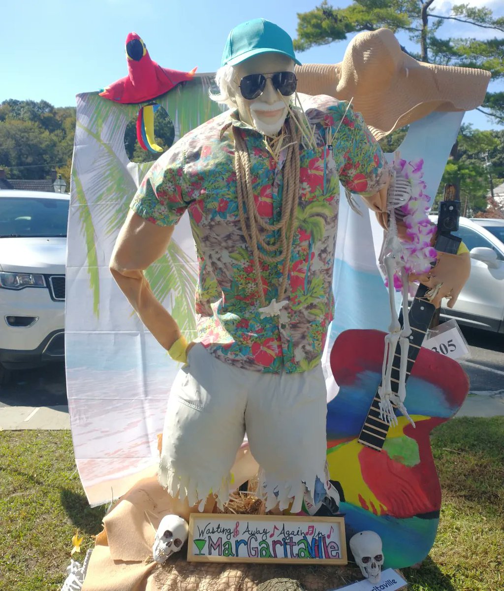 PaigeEtheridge1's tweet photo. Scarecrows of Stony Brook Village.
#halloweenart #octob https://t.co/LRmTOyW7cr