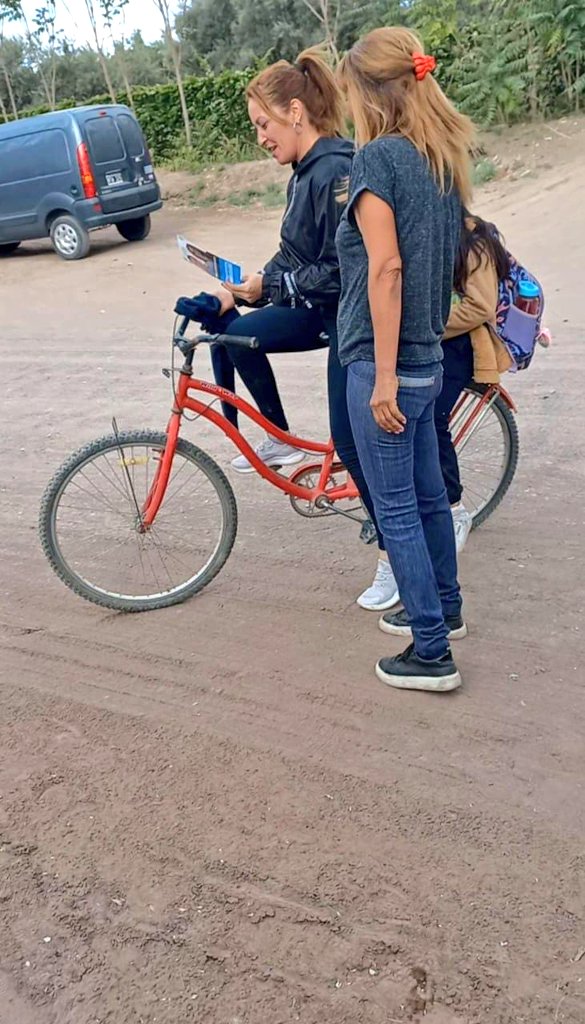 florenciacanali's tweet photo. En #ElCentral #SanMartin #Mendoza  seguimos militando incansablemente para que  @SergioMassa sea nuestro próximo Presidente.

Tenemos con qué y tenemos con quién. 

#MassaPresidente https://t.co/eSjuIUB1Pd