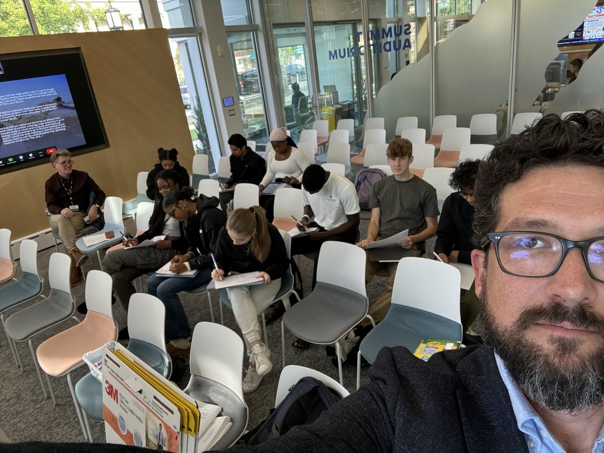 Giving a guest lecturer in #ArriveAndThrive today. Taking a quick selfie break while the students #ImagineFutureLives.