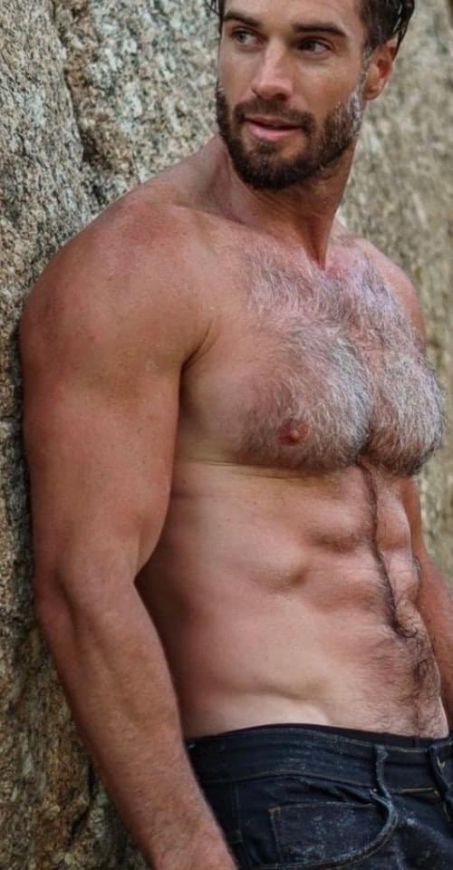 Vers_Loures's tweet photo. Belo peito peludo 🤪🤤👅 https://t.co/vjwg2mgFcg