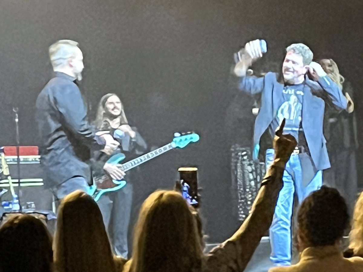 When your mate plays bass for @AlfieBoe and @mrmichaelball rocks up for a surprise appearance - what a cracking time we had and on a school night as well! @NewTheatreOx