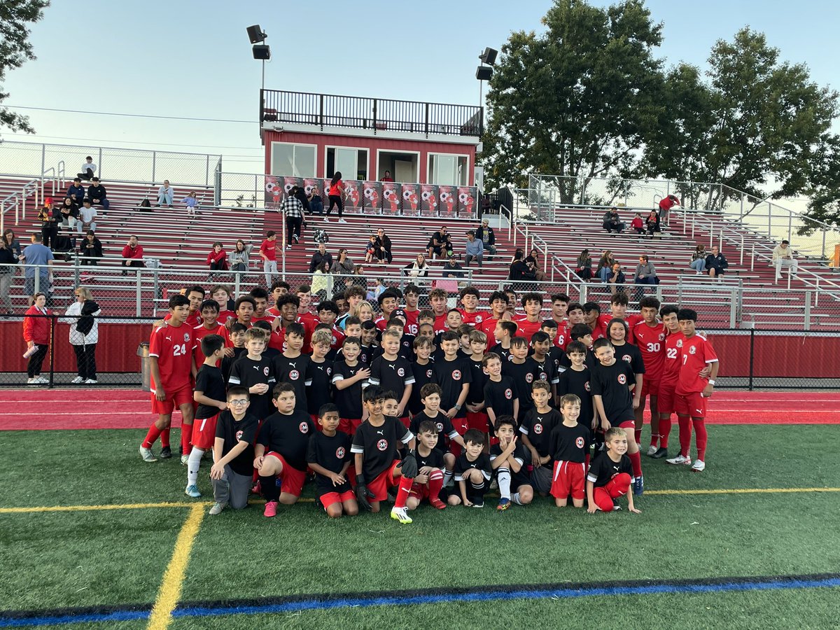 MineolaAthletics tweet media