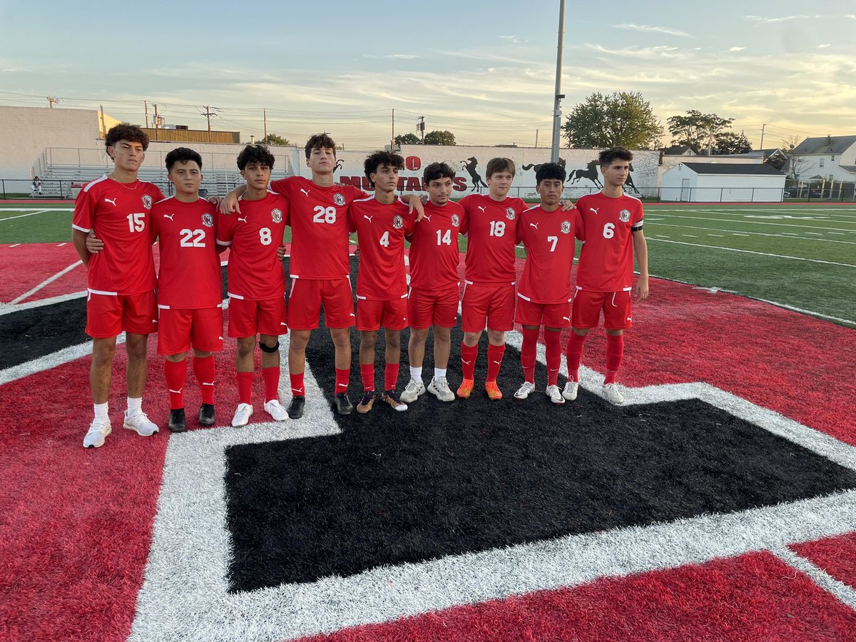 MineolaAthletics tweet media