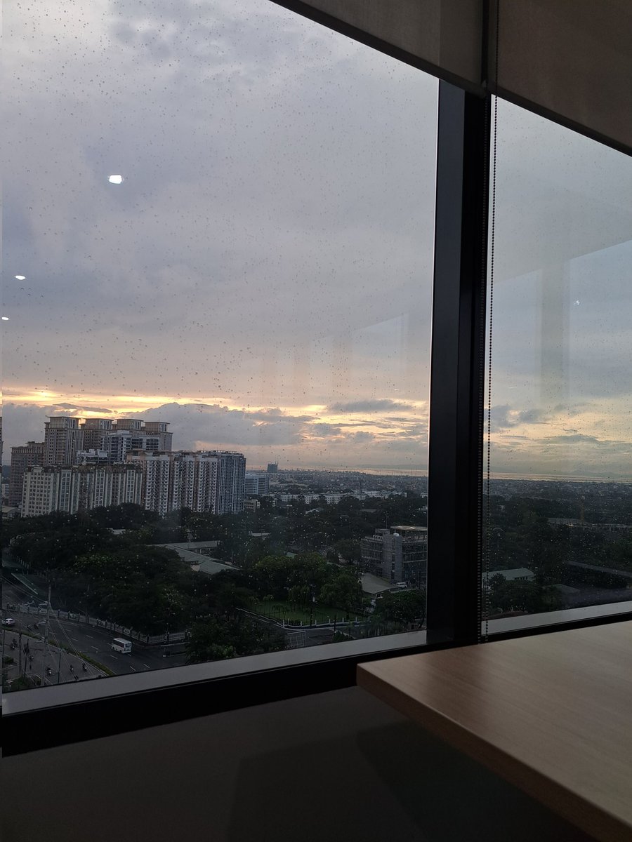 breadmona's tweet image. Enjoying this view.. 😊😊😊